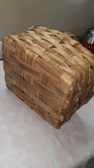 Cesto em vime com alça           35x28x16 alt.