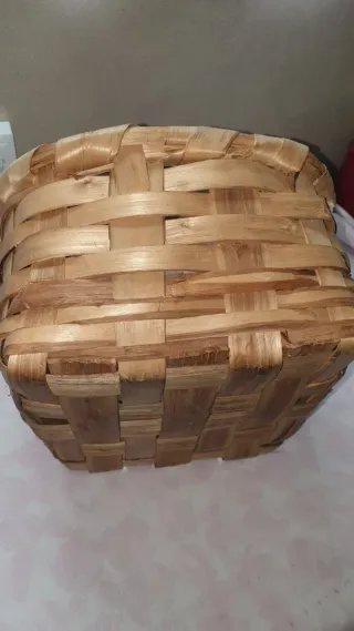 Cesto em vime com alça           35x28x16 alt.