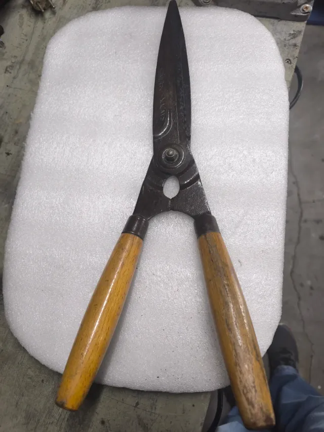 Tijeras de podar con mangos de madera