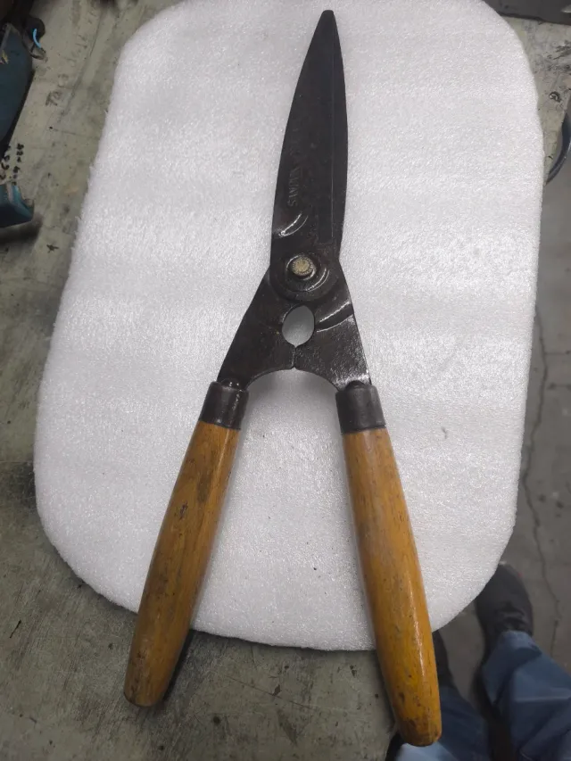 Tijeras de podar con mangos de madera