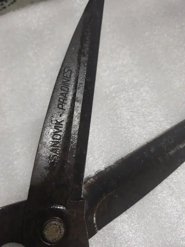 Tijeras de podar con mangos de madera