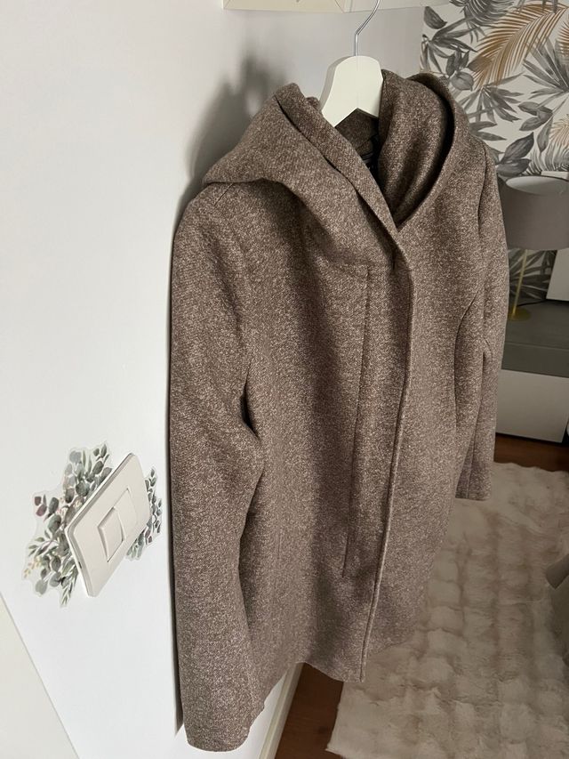 Abrigo marrón con capucha talla L