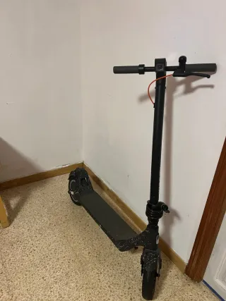 Patinete eléctrico negro