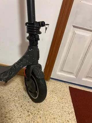 Patinete eléctrico negro