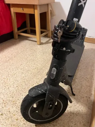 Patinete eléctrico negro