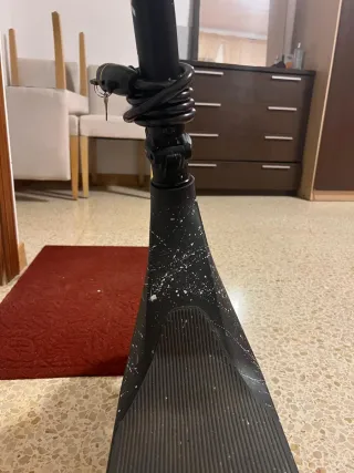 Patinete eléctrico negro