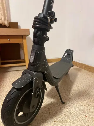 Patinete eléctrico negro