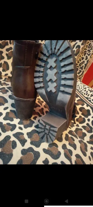 Botines marrones con hebilla