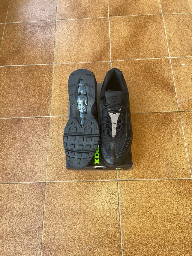 Nike Air Max 95 Negras
