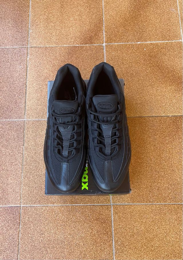 Nike Air Max 95 Negras