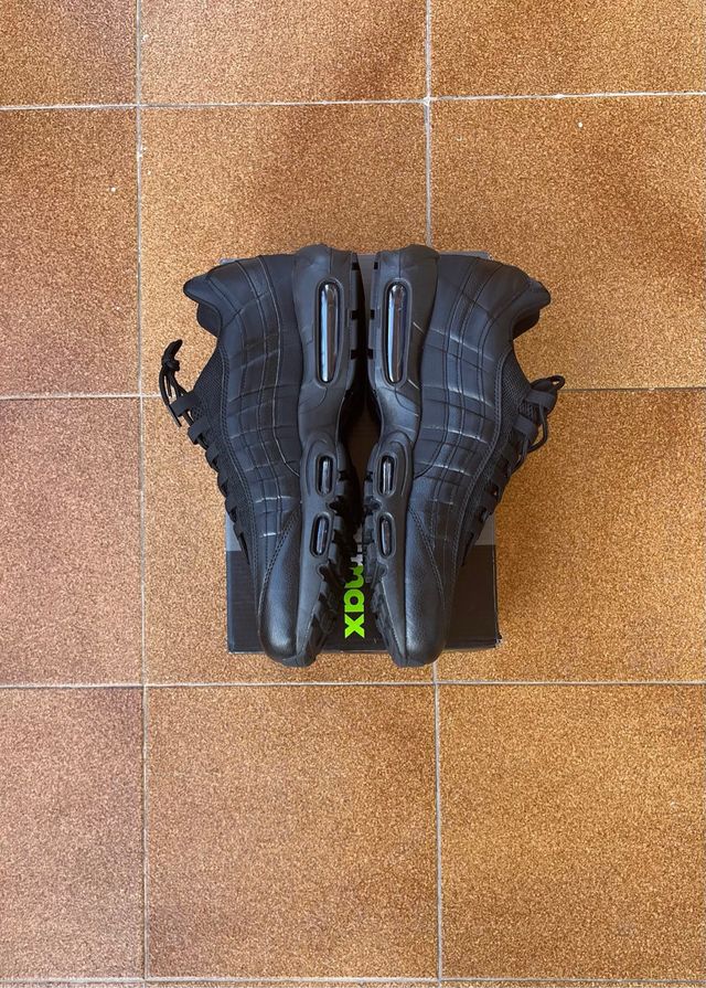 Nike Air Max 95 Negras