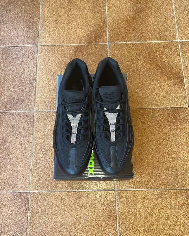 Nike Air Max 95 Negras
