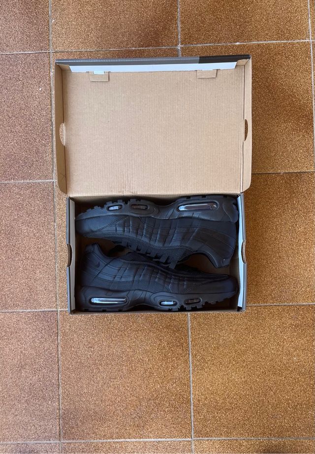 Nike Air Max 95 Negras