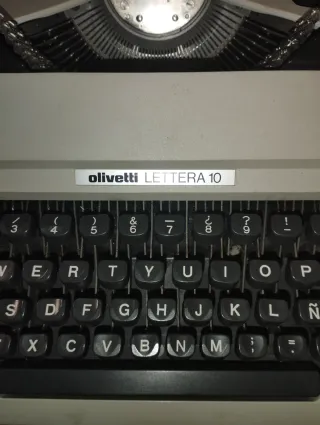 Máquina de escribir Olivetti Lettera 10