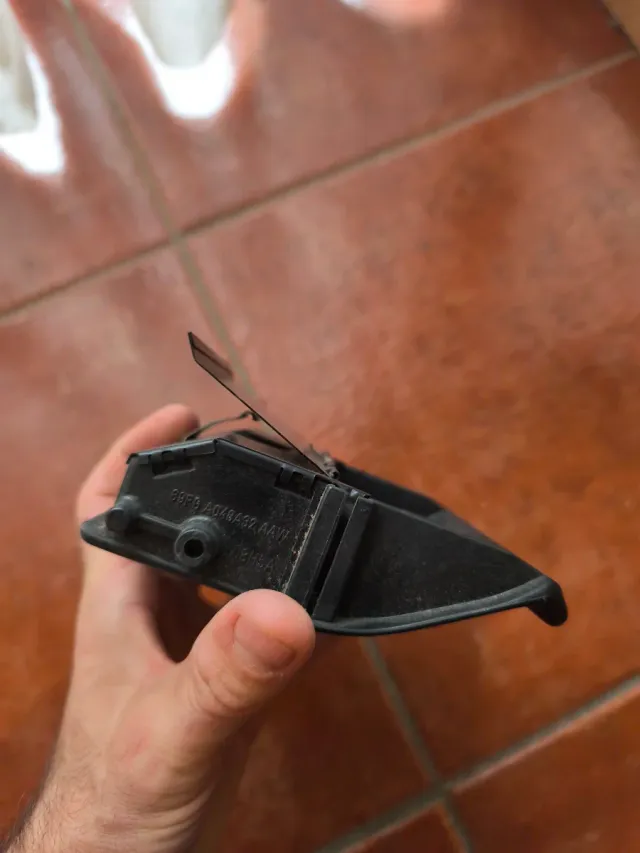 Cenicero Ford Fiesta MK3. 1989-1994