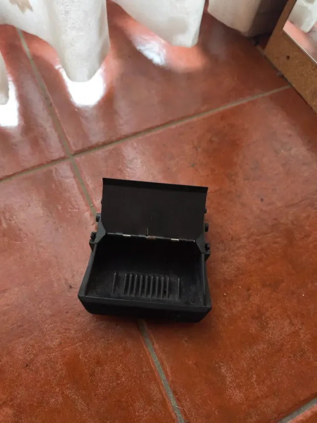 Cenicero Ford Fiesta MK3. 1989-1994