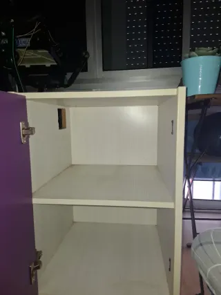 Armario morado y verde con cajones