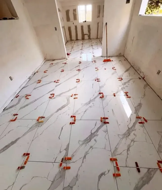 Puerta blanca lacada con manilla