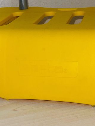 Porta mochilas amarillo Safta