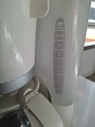 Cafetera de goteo blanca