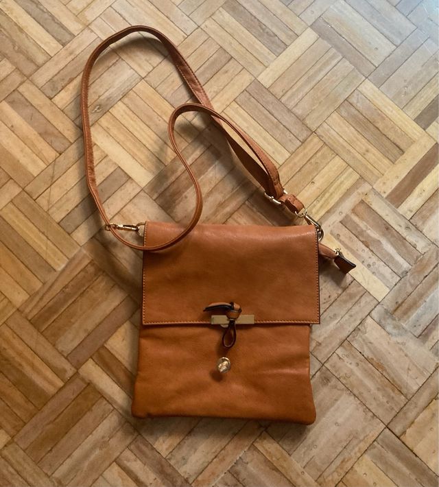 Bolso bandolera de cuero marrón
