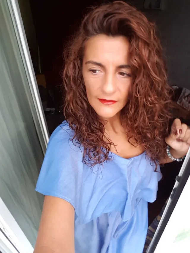 Vestido azul midi con volante grande