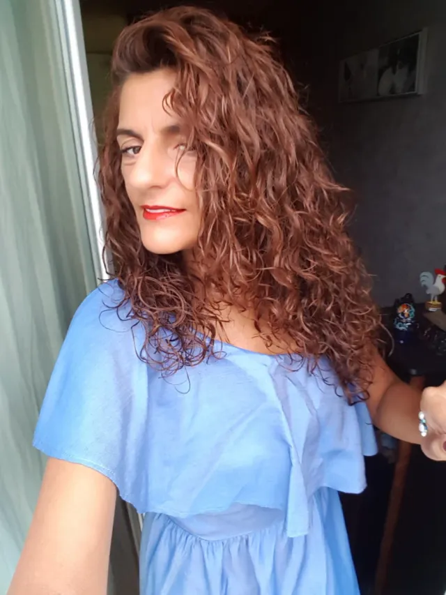 Vestido azul midi con volante grande