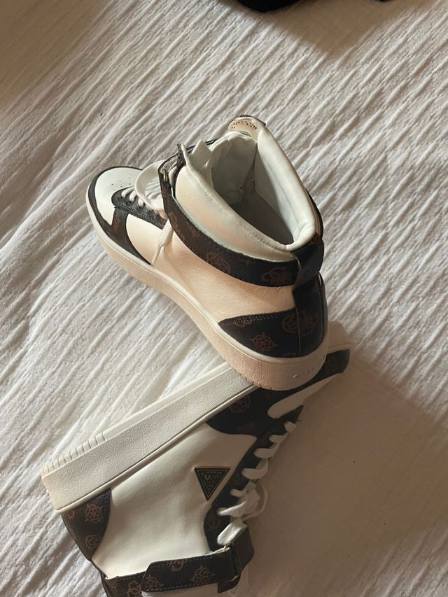 Botines Guess Blanco y Marrón