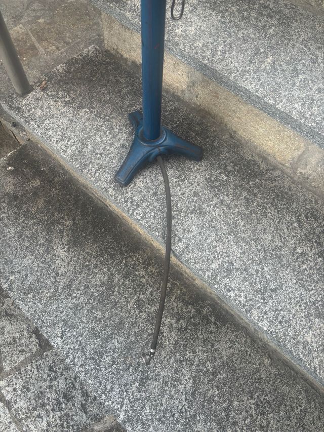 Pompa bicicletta vintage blu