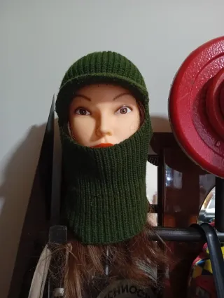 Passamontagna con visiera verde