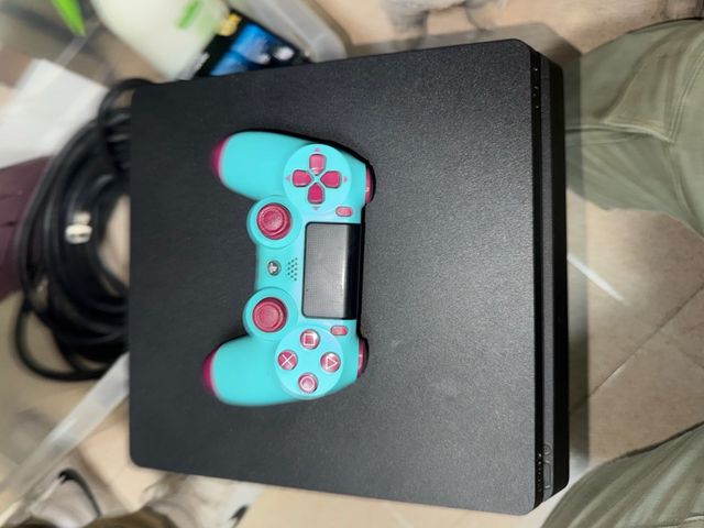 Consola PS4 Sony Negra + Mando Multicolor