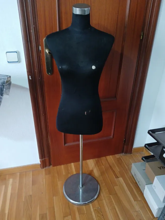 2 Bustos de costura con 1 pie