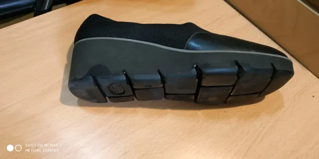 Zapatos negros de tejido transpirable