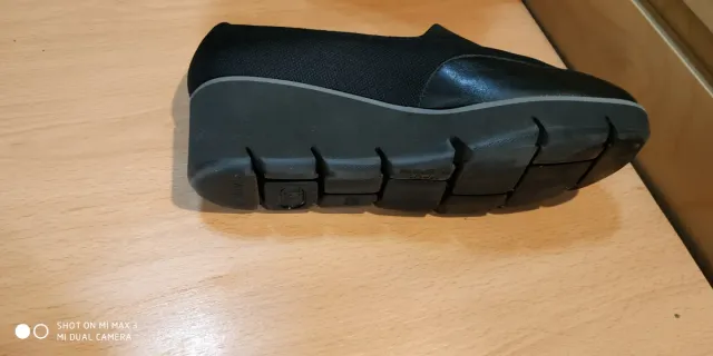 Zapatos negros de tejido transpirable