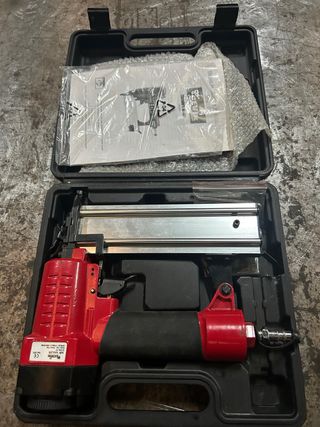 Grapadora y Clavadora neumática nueva a estrenar