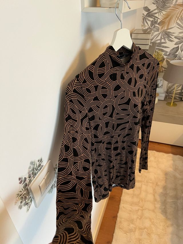 Camisa M/L con estampado geométrico
