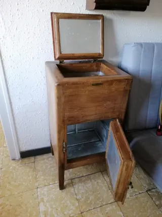 Nevera antigua de madera de los años 20