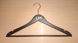 Percha LINK madera y aluminio negra
