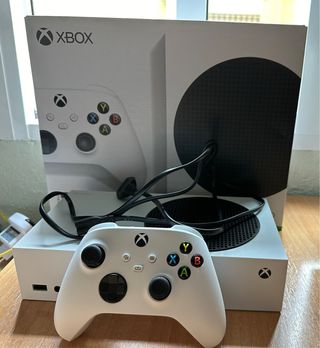 Xbox Series S 512GB SSD Mando y cable alimentación