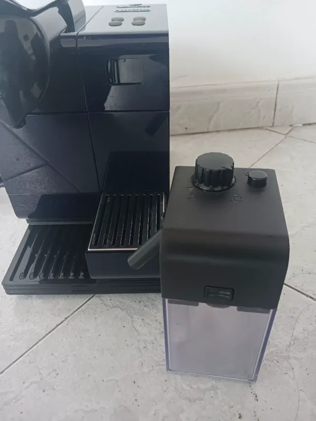 Cafetera automática Nespresso Lattissima Plus