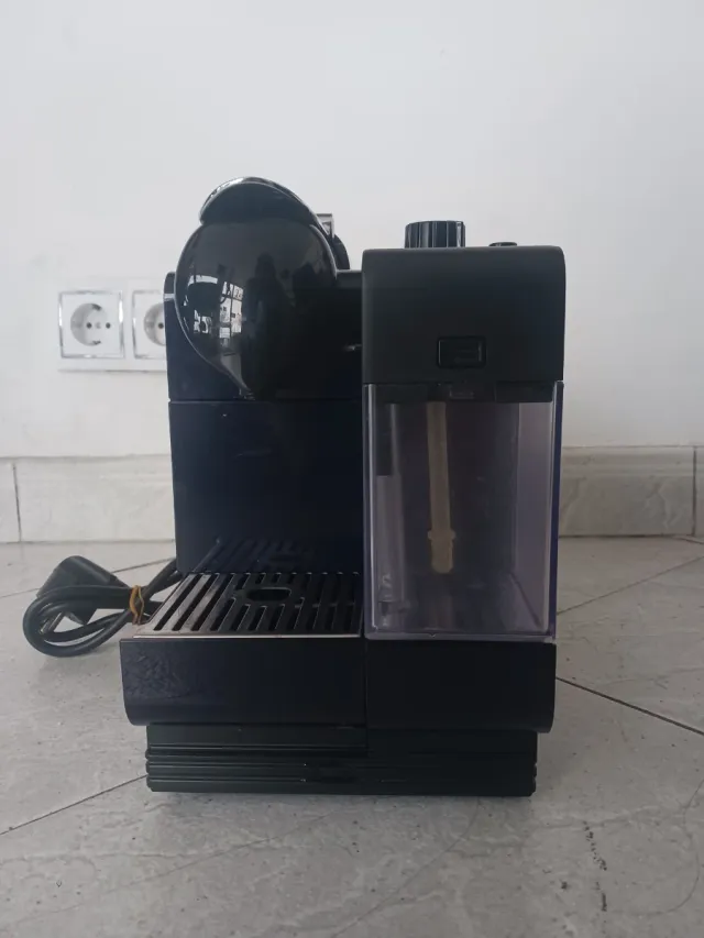 Cafetera automática Nespresso Lattissima Plus