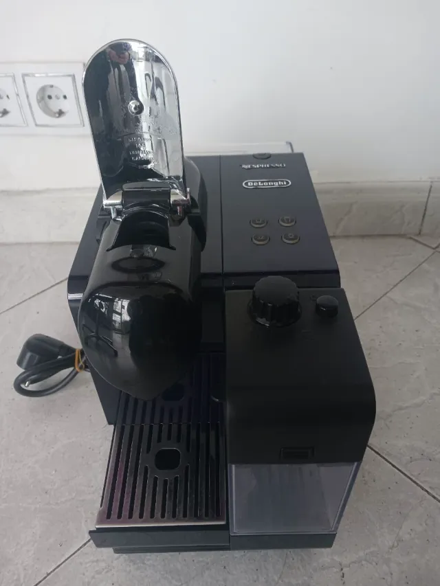 Cafetera automática Nespresso Lattissima Plus