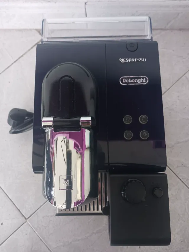 Cafetera automática Nespresso Lattissima Plus