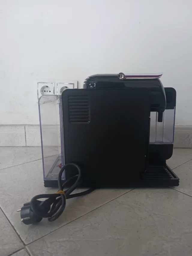 Cafetera automática Nespresso Lattissima Plus