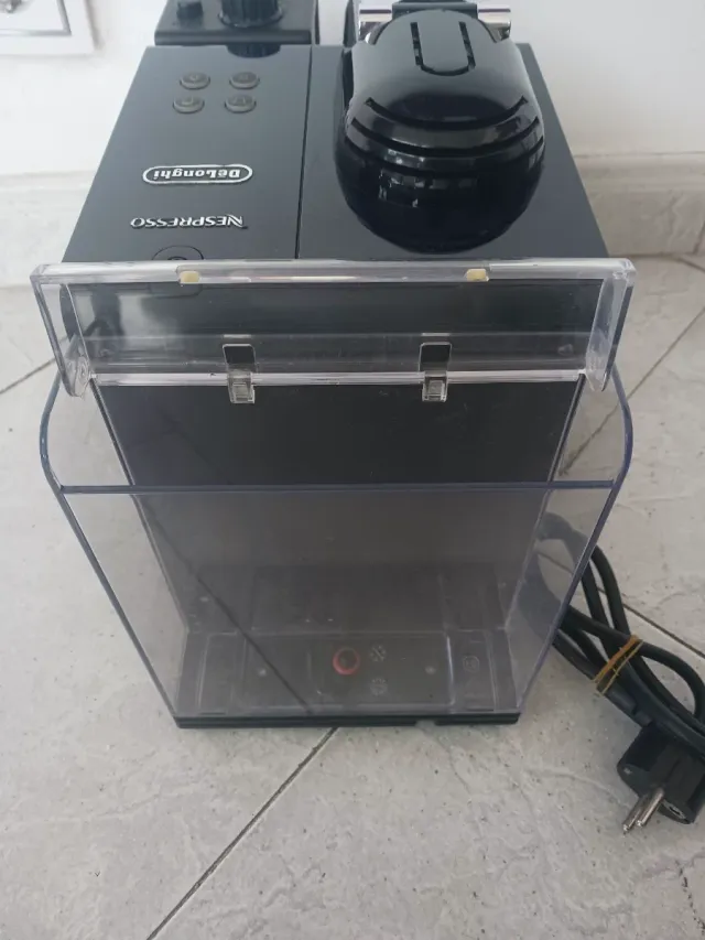 Cafetera automática Nespresso Lattissima Plus