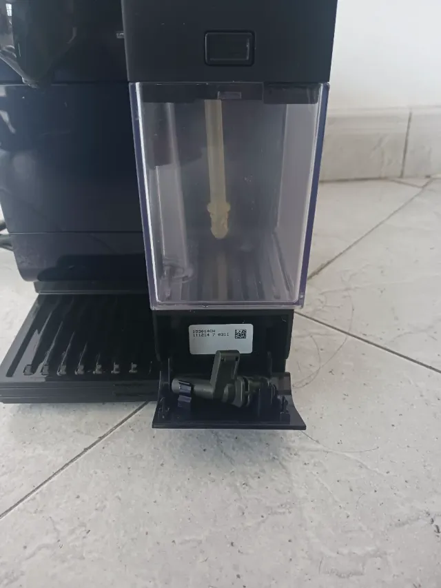 Cafetera automática Nespresso Lattissima Plus