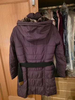 Abrigo Zendra plumífero marrón con pelo