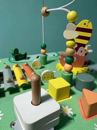 Mesa de juegos infantil de madera