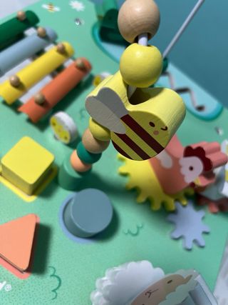 Mesa de juegos infantil de madera