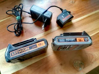 Tres Baterías Black+Decker 18V Litio + Cargador